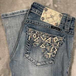 MISS ME Signature Cropped 28 Rhinestone Light Wash Jeans